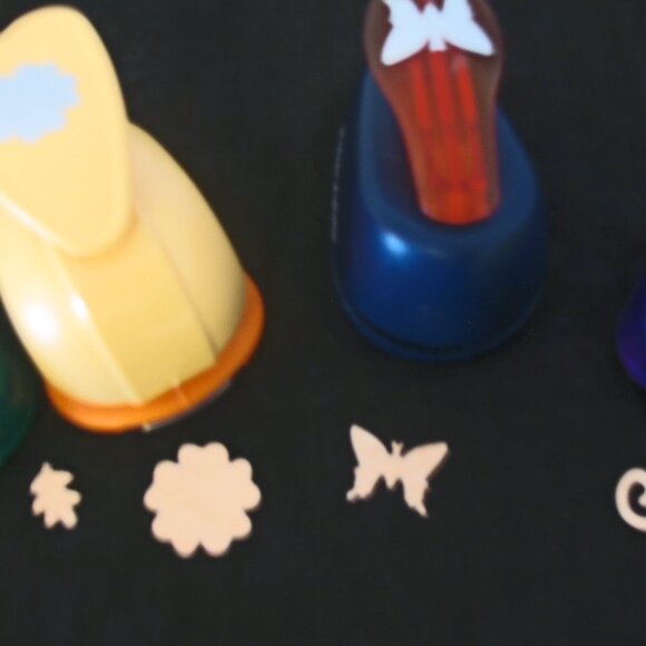 Fiskars and More Small Paper Punches Lot Of 4 flower, leaf, butterfly, - Picture 5 of 5